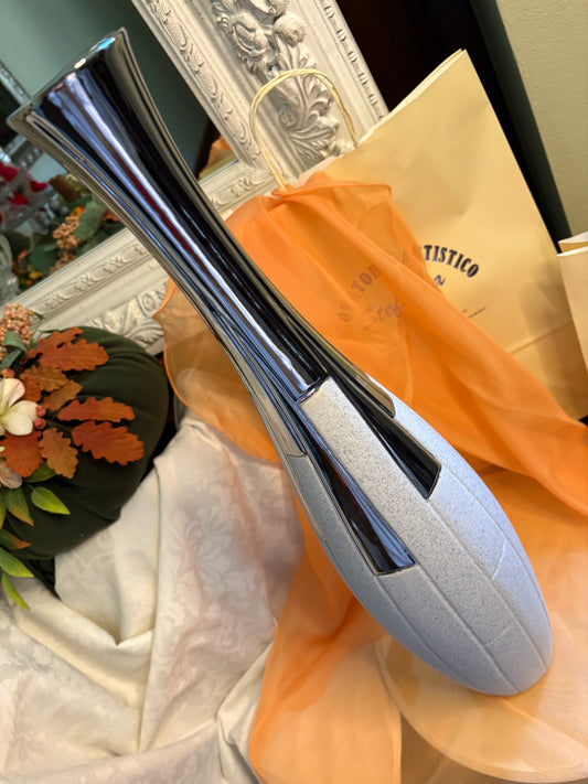 Vaso di ceramica argentata